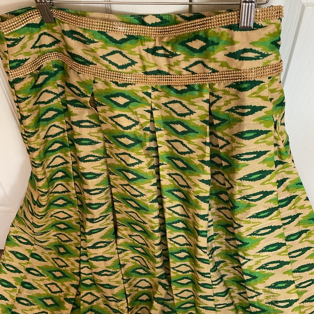 Green Patterned Women's Lengha blouse set - Picture 3 of 7